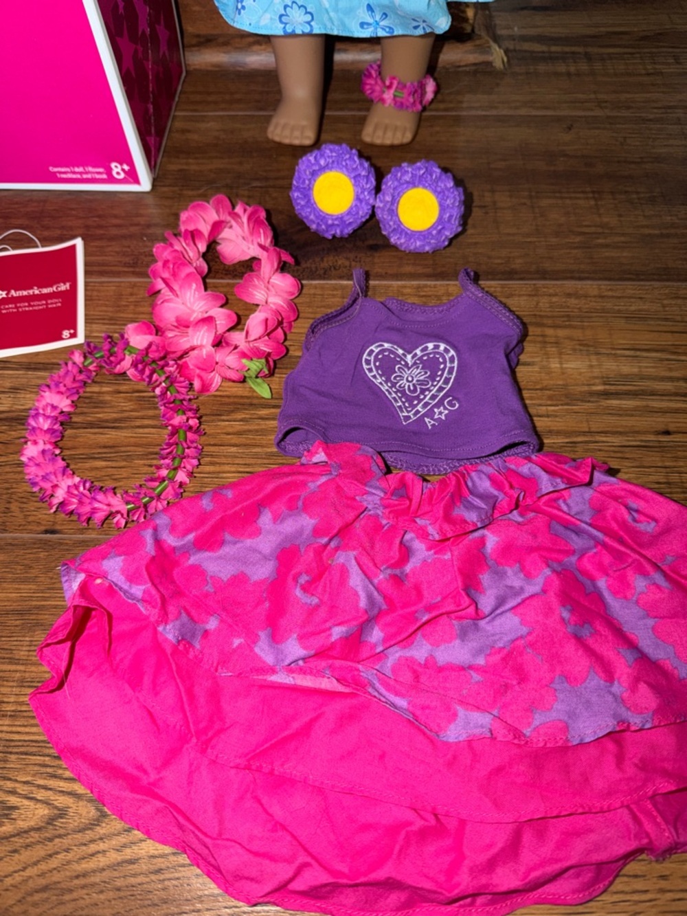 American Girl Kanani Doll in box with luau set & Accessories GOTY 2011 - Picture 5 of 11